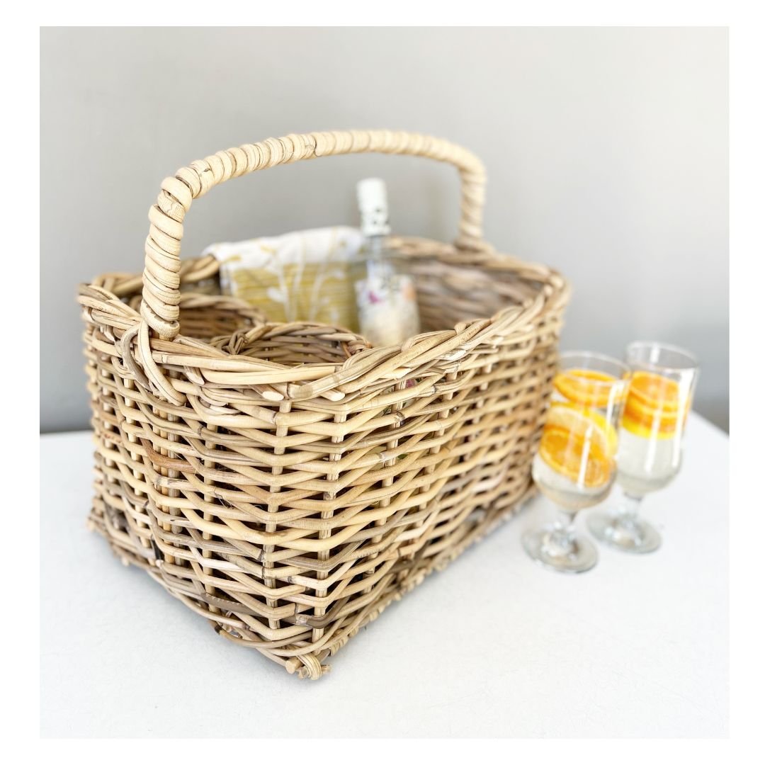 2 bottle picnic basket